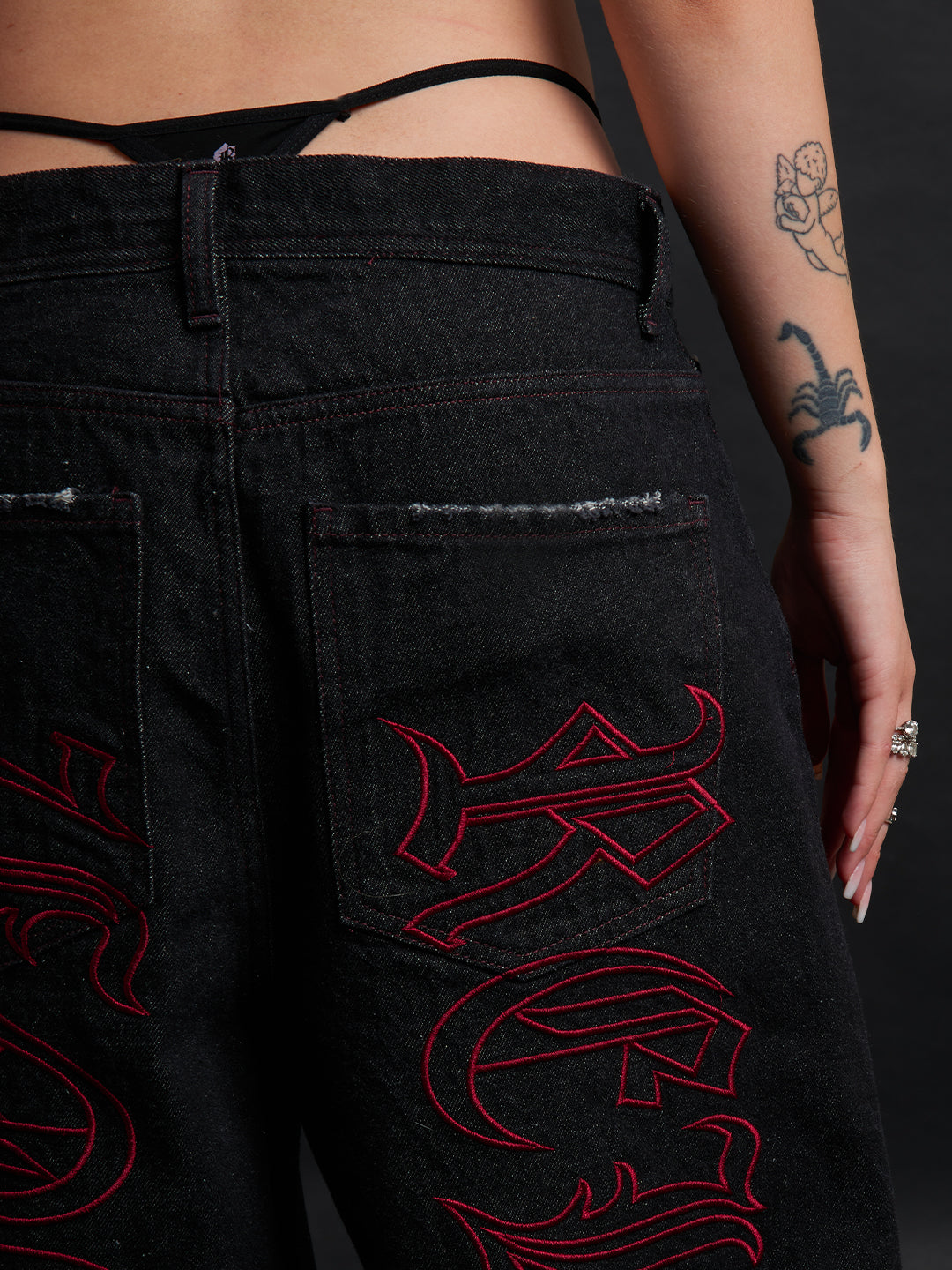 THORN BAGGY DENIM – BLACK CRIMSON