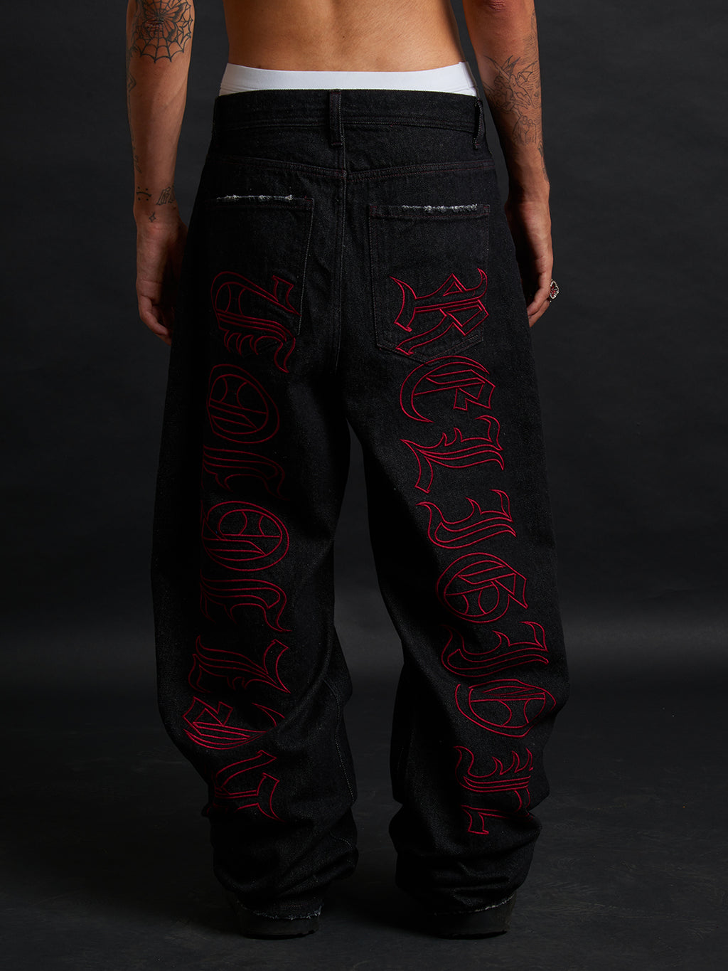THORN BAGGY DENIM – BLACK CRIMSON