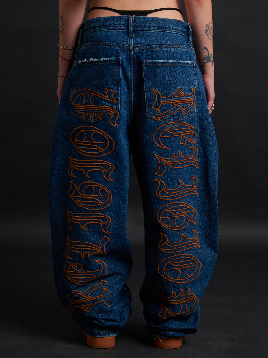 THORN BAGGY DENIM – BLACK CRIMSON