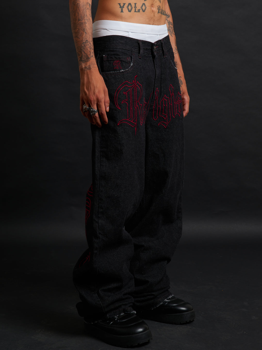 THORN BAGGY DENIM – BLACK CRIMSON