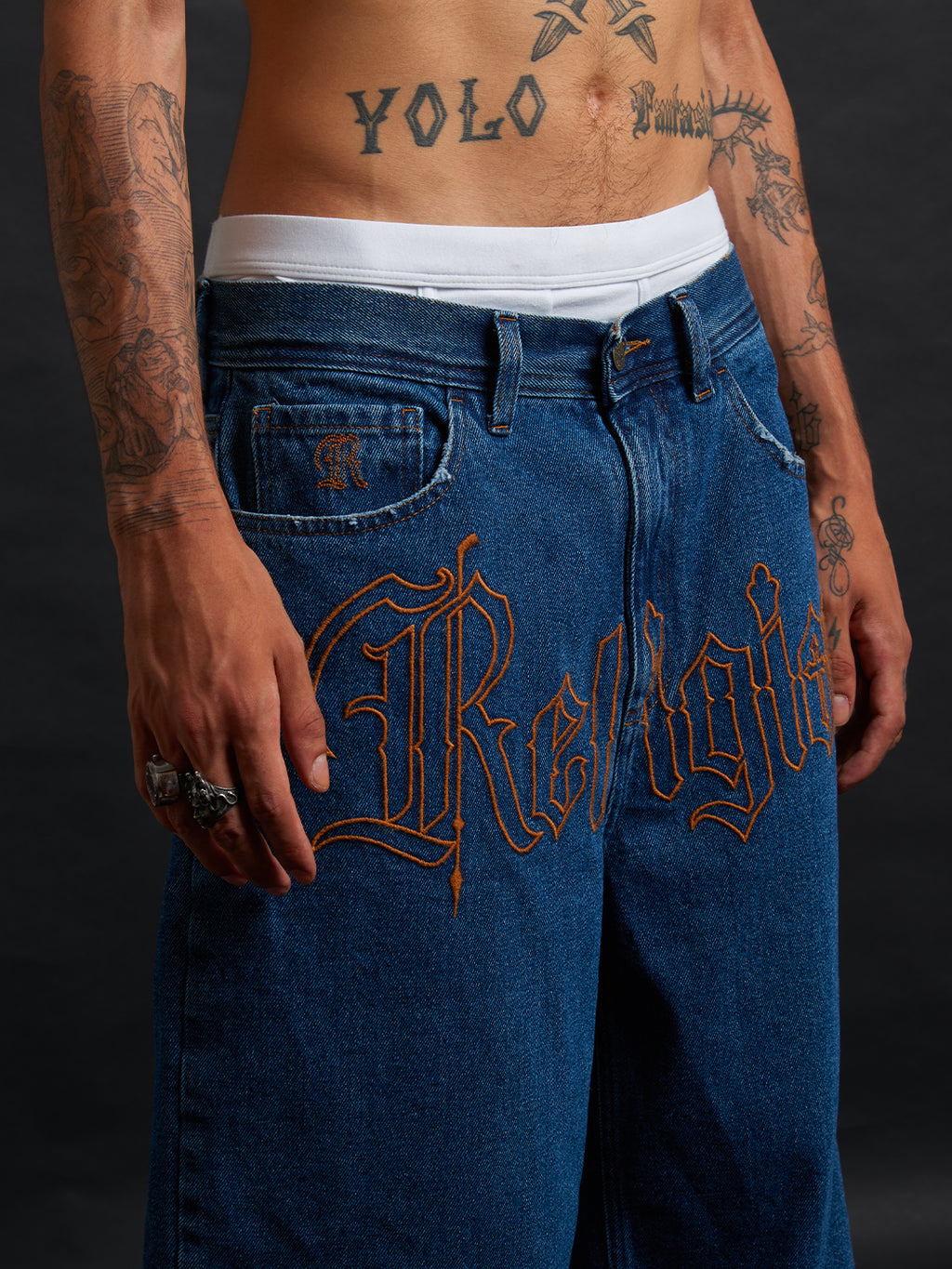 THORN BAGGY DENIM – BLACK CRIMSON