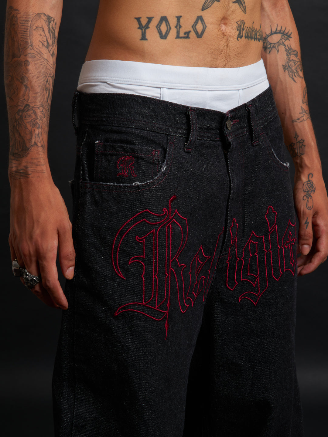 THORN BAGGY DENIM – BLACK CRIMSON